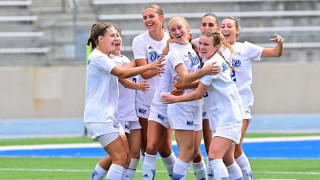 Γκολ από πλάγια σε αγώνα κολεγιακού πρωταθλήματος ποδοσφαίρου γυναικών