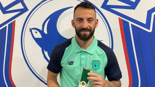 Βράβευσε με... ούζο τον Σιώπη η Κάρντιφ