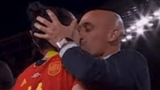 Καταθέτουν τρεις διεθνείς Ισπανίδες για το επίμαχο φιλί του Ρουμπιάλες στην Ερμόσο