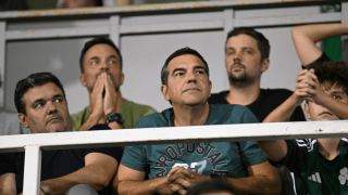 Τετ-α-τετ Τσίπρα με Παππά στη κερκίδα της Λεωφόρου