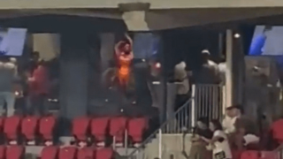 Χορεύτριες στα VIP της Μαγιόρκα (video) – Έξαλλοι οι οπαδοί: «Αυτό δεν είναι ποδόσφαιρο»