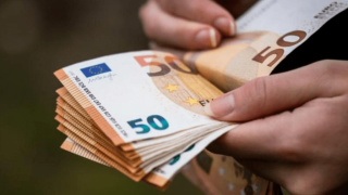 Τέλος η πενταετία για παραγραφές αποπληρωμών με μετρητά- Τσουχτερά πρόστιμα πάνω από 300.000 ευρώ