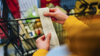 Το «πλεόνασμα» φέρνει νέο Market Pass και επιταγή ακρίβειας