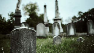 Ηράκλειο: Συγγενείς έστησαν καυγά σε νεκροταφείο και κατέληξαν στο τμήμα