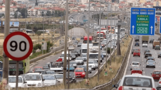 Θεσσαλονίκη: Η βροχή έφερε τροχαία και τραυματίες στον περιφερειακό