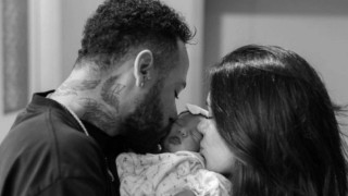 Νεϊμάρ: Διαρρήκτες εισέβαλαν στο σπίτι της μητέρας του παιδιού του, αναζητούσαν τη νεογέννητη κόρη του!