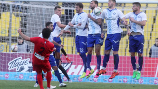 Επειγόντως να σπρώξει την μπάλα κάποιος μέσα