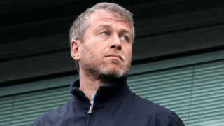 Βαριές καταγγελίες για Αμπράμοβιτς: Φέρεται να πλήρωνε μάνατζερ μέσω offshore