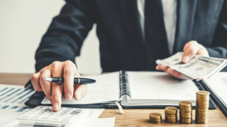 «Πτώση» στους πραγματικούς μισθούς, παρά την αύξηση του κατώτατου