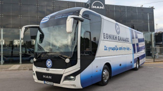 Τα «αποκαλυπτήρια» από το νέο της πούλμαν της Εθνικής Ελλάδας