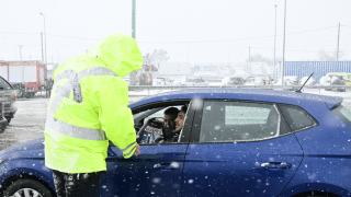 Οδήγηση με ισχυρούς ανέμους: Οδηγίες και όλα όσα πρέπει να ξέρετε