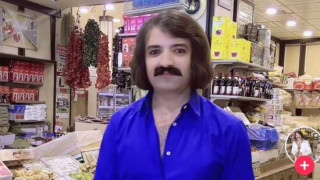 Tik Tok: Ποιος είναι ο τύπος με το μουστάκι και το καρέ μαλλί που έγινε viral!