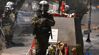Επίθεση με μολότοφ σε διμοιρίες των ΜΑΤ στη Θεσσαλονίκη