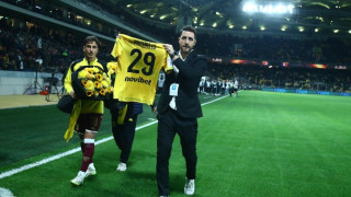 Συγκινητική στιγμή: ΑΕΚ και Άρης τίμησαν τη μνήμη του Άλκη και του Μιχάλη