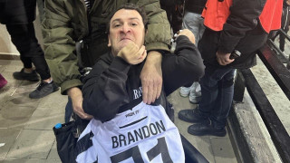 Ο Μπράντον χάρισε τη φανέλα του στον Γιαννάκη (pic)