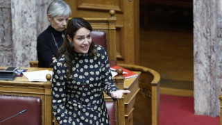 Δόμνα Μιχαηλίδου: «Όσοι χρωστάνε μέχρι 100 ευρώ θα έχουν ασφαλιστική ικανότητα»