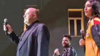 Ο Μπέος αποχαιρέτησε τον Καρρά, τραγουδώντας «Δεν πάω πουθενά» μπροστά σε χιλιάδες Βολιώτες