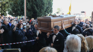 Βασίλης Καρράς: Θλίψη στο τελευταίο «αντίο»  στο Κοκκινοχώρι Καβάλας
