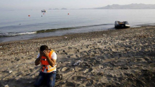 Ζευγάρι προσφύγων έφτασε στη Χίο αγκαλιά με το νεκρό παιδί του