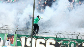 Στο σπίτι του Αλέξη Τσίπρα οι οπαδοί του Παναθηναϊκού! (pics & vid)