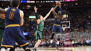 «Χαρακίρι» οι Καβαλίερς, σαρωτικοί οι Σπερς (videos)