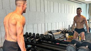 Κριστιάνο Τζούνιορ: Στα χνάρια του πατέρα του-Πόζαραν δείχνοντας τους κοιλιακούς (pics)