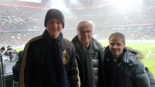 Η οικογένεια Χατζηνικολάου στο Μόναχο και η βράβευση από την Μπάγερν