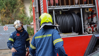 Φωτιά σε ισόγειο του Μαξίμου- Επιχειρούν 24 πυροσβέστες!