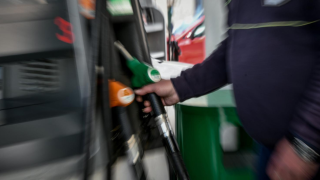 Νοθευμένη βενζίνη στο αυτοκίνητο: Πώς θα το καταλάβεις - Τι πρέπει να κάνεις για να μην προκαλέσεις ζημιά