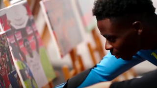 Σάκα: «Δεν μπορώ να προφέρω το επώνυμο του Σωκράτη, τον λέω... Πάπα»