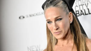 H φούστα της Κάρι Μπράντσο από το «Sex and the City» πωλήθηκε σε τιμή σοκ - Κόστιζε μόλις 5 δολάρια