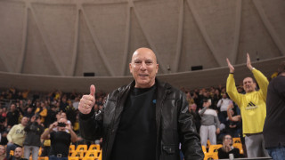 Άρης-Τρέντο: Συνθήματα και πανδαιμόνιο για τον Νίκο Γκάλη (vid)