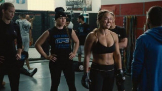 H Ronda Rousey «γκρεμίζει» τους αντιπάλους της στο «Entourage» (VIDEO)