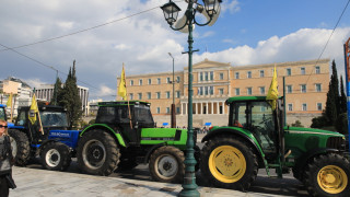 Αγρότες: Στο Σύνταγμα τα πρώτα τρακτέρ