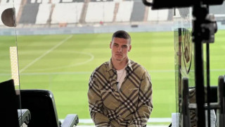 Ντεσπόντοφ: «Σέλφι με τις κούπες του νταμπλ με τον ΠΑΟΚ και την βουλγαρική σημαία»