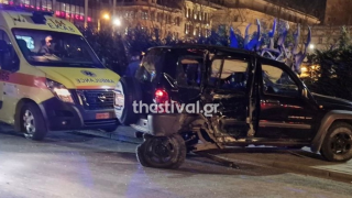 Θεσσαλονίκη: Μπήκε με το αμάξι της στον ποδηλατόδρομο της παραλιακής και γκρέμισε στύλους ηλεκτροφωτισμού (φωτο & video)