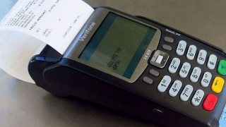 Σε ποιες αγορές χρησιμοποιούν πιο συχνά κάρτα οι καταναλωτές - Πότε προτιμούν τα μετρητά