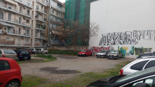 Θεσσαλονίκη: Μετέτρεψε δημοτικό οικόπεδο σε... ιδιωτικό πάρκινγκ