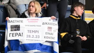 Το πανό για τα θύματα των Τεμπών στο Παγκόσμιο της Γλασκώβης