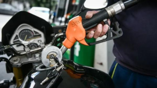 Βενζίνη: «Καίει» η τιμή της αμόλυβδης - Πού ξεπέρασε τα 2 ευρώ