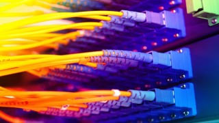 Φθηνό και... super fast ίντερνετ οπτικής ίνας με επενδύσεις 7 δισ. ευρώ