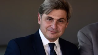 «Ευχής έργον να ρίξει η ευρωπαία εισαγγελέας την κυβέρνηση» λέει ο Φαραντούρης – Θύελλα αντιδράσεων από ΝΔ