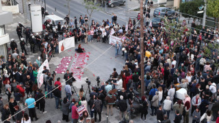 Συγκλονιστικό μήνυμα έξω από το Α.Τ. Αγίων Αναργύρων: «Πήγα να πεθάνω πριν χρόνια-Το ίδιο μου φέρθηκε η Αστυνομία...»