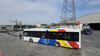 Θεσσαλονίκη: Έφτασε στη Σταυρούπολη το πρώτο ηλεκτρικό λεωφορείο του ΟΑΣΘ