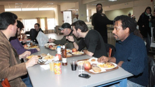 Θεσσαλονίκη-ΑΠΘ: Καθημερινό γεύμα σε πρόσφυγες διαμένοντες στο λιμάνι