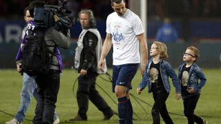 Μάθε... μπαλίτσα από τον καλύτερο κι ας είναι πατέρας σου! (video)