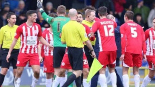 Σφύριξε τη λήξη δευτερόλεπτα πριν το γκολ και έγινε χαμός! (video)