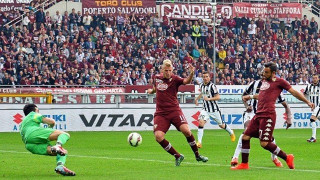 Πέτρες και μπουκάλια δέχτηκε το πούλμαν της Γιούβε