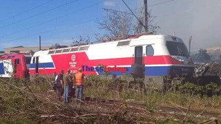 Θεσσαλονίκη: Εστία φωτιάς προκάλεσε φθορές σε αμαξοστοιχία-Την τελευταία στιγμή βγήκαν οι μηχανοδηγοί!