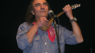 Νίκος Παπάζογλου-«Έφυγε» σαν σήμερα πριν από 13 χρόνια: «Κανείς εδώ δεν τραγουδά»